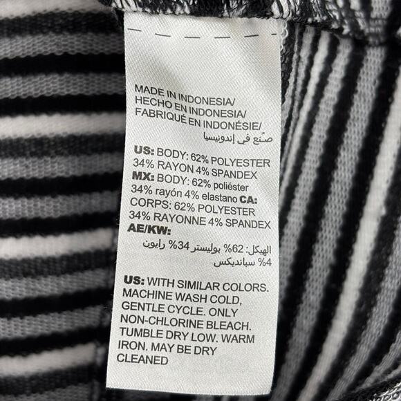 Chico's Zenergy Hooded Tunic Top Size 8/10 Black White Stripe Stretch Knit - Picture 10 of 10